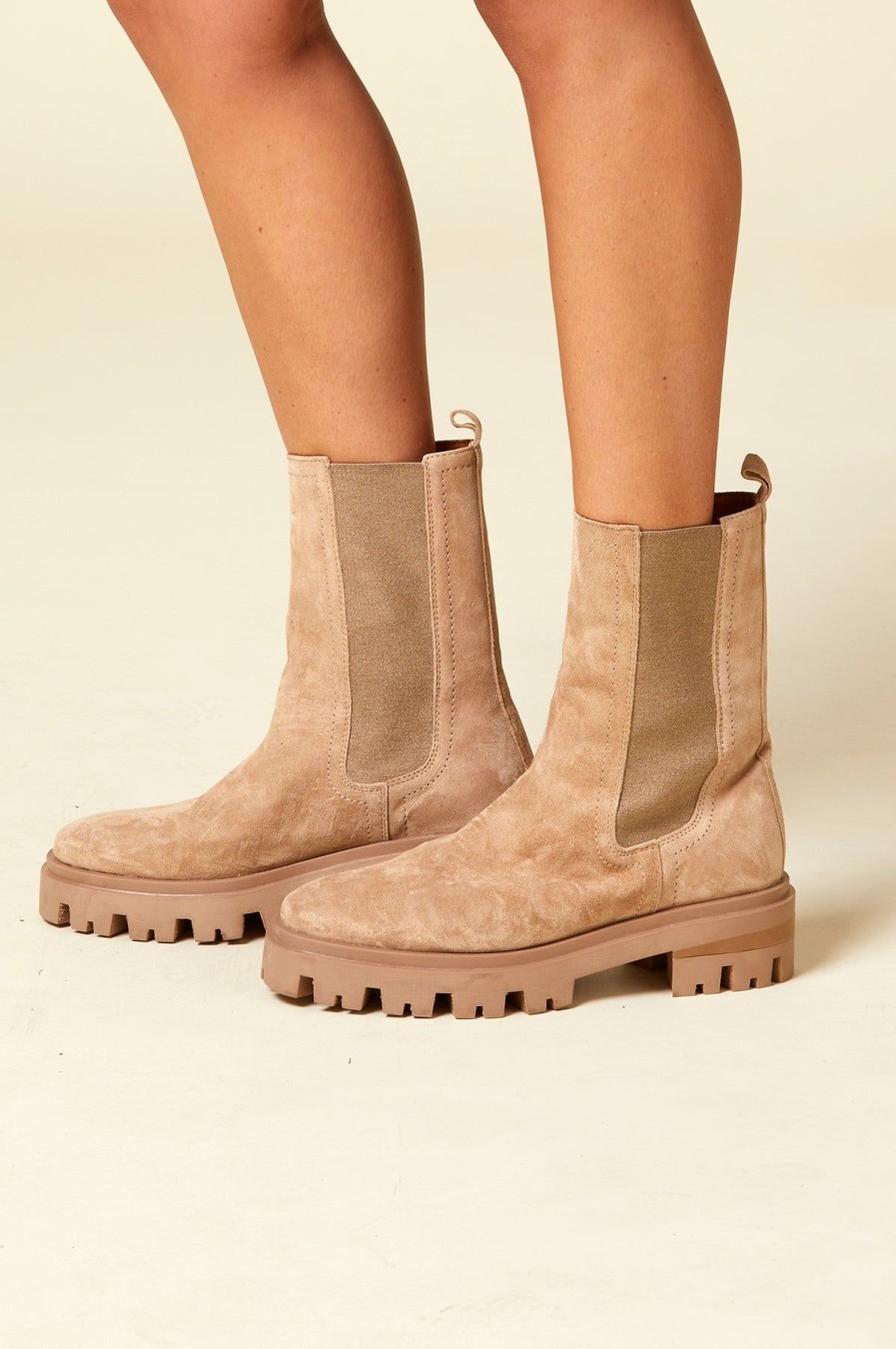 Womenm Aspiga Boots | Chunky Sole Chelsea Boots