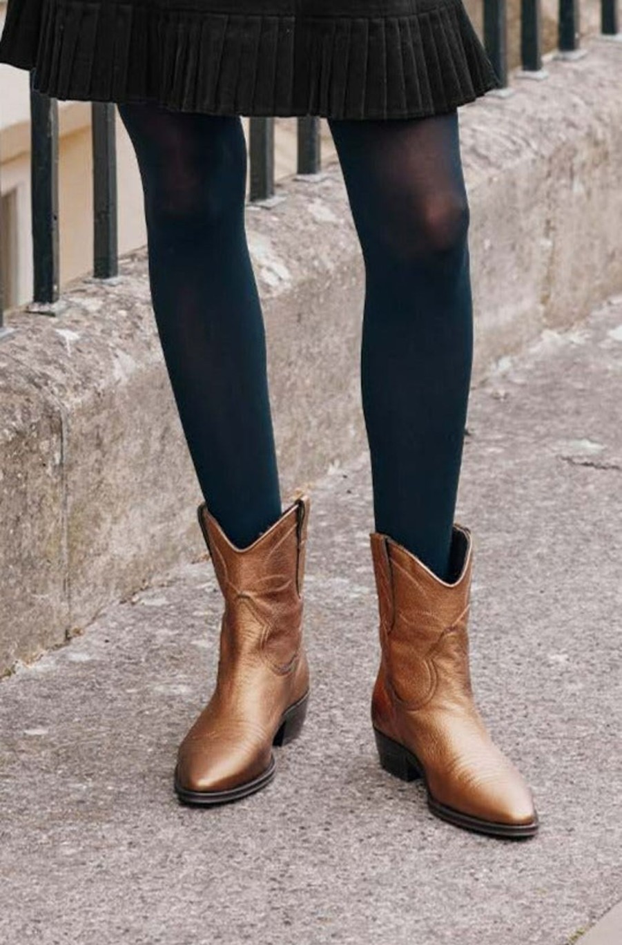 Womenm Aspiga Boots | Camilla Short Cowboy Boots